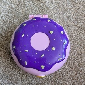Polly Pocket World Donut Pajama Party Playset